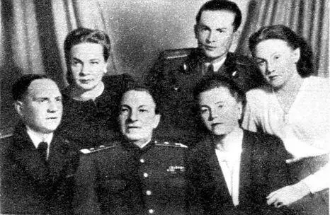 M Ф Лукин в кругу семьи 1951 г Открытие обелиска Герою Советского Союза - фото 18