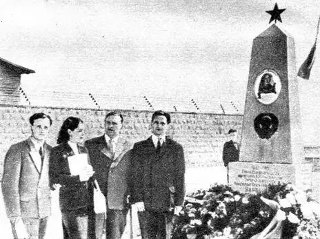 Открытие обелиска Герою Советского Союза генералу Д М Карбышеву в - фото 19