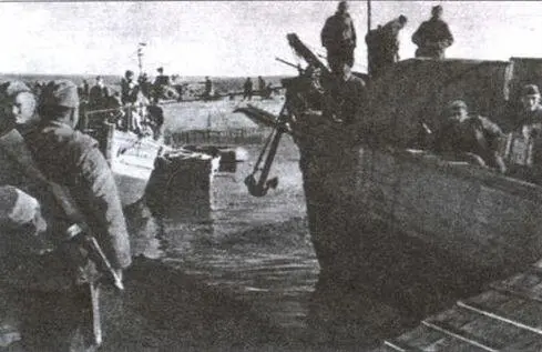 Десантники перед высадкой в Эльтигене Конец октября 1943 года Малый охотник - фото 54