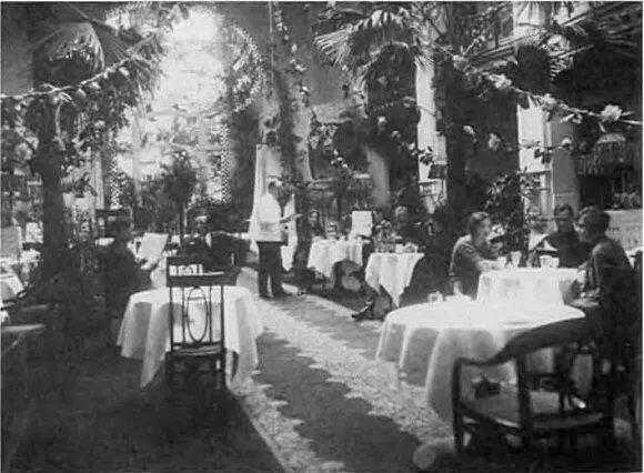 Общий вид зала ресторана гостиницы Европейская 1925 г ЦГАКФФД Первый - фото 7