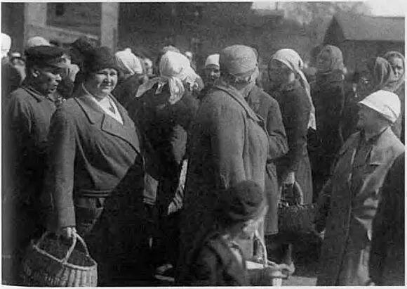 Покупатели на базаре Ленинград 1932 г ЦГАКФФД Городские этюды Штраф - фото 21