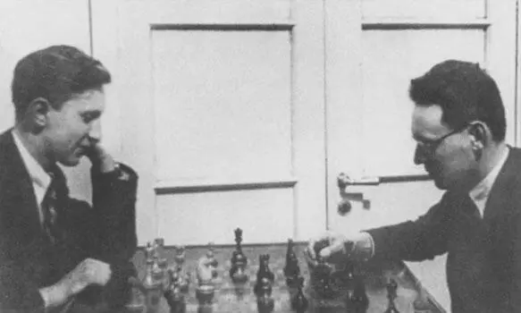 Турнир на звание абсолютного чемпиона СССР 1941 г За анализом партии - фото 12