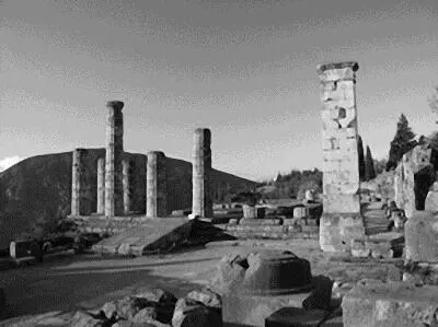 Дельфы Ваза Гелона вдали храм Аполлона Дельфы Сокровищница афинян - фото 75