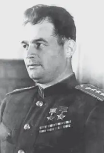 В 1922 году шестнадцатилетний Иван Черняховский вступает в комсомол Через два - фото 16