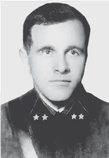 В 1917 году уехал в Витебск где поступил рабочим на фабрику После Октября - фото 30
