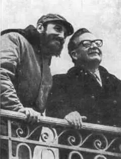 С Фиделем Кастро 1971 ноябрь С создателем фильма Пылающий континент - фото 30