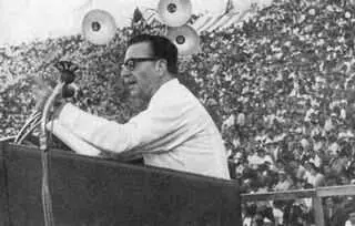 На митинге в Сантьяго в честь 50летия КПЧ 1972 январь Руководители - фото 33