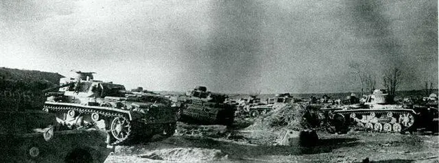 Кладбище немецких танков в России На снимке в основном PzKpfw III вероятно - фото 114