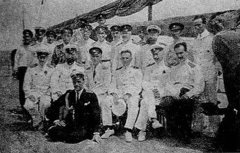 Вицеадмирал М А Кедров с офицерами 1920 г Вицеадмирал М А Кедров - фото 20