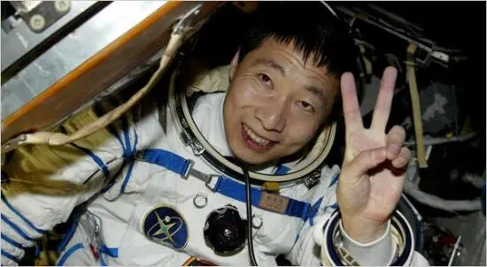 Ян Ливей в космос больше не летал Известно зато что в 2008 году он был - фото 2