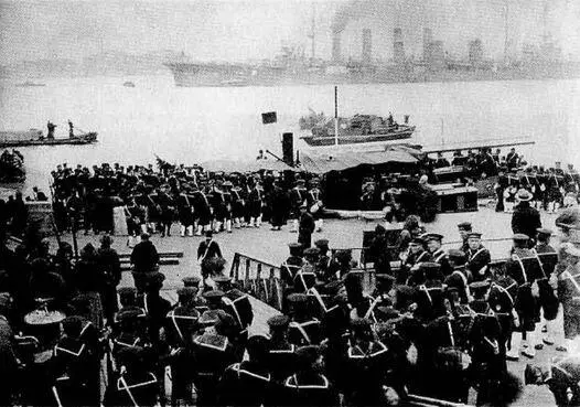 Японские войска в гавани Владивостока Японские офицеры во Владивостоке 1921 - фото 13