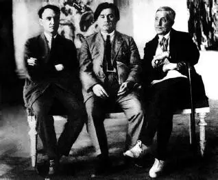 Н Н Пунин К С Малевич и М В Матюшин в ГИНХУКе 1926 г Н Пунин в своем - фото 89