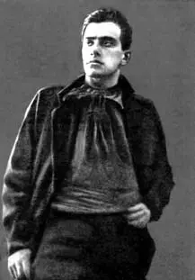 Владимир Маяковский в 1918 г Уложила сыночка кудрявого Уложила сыночка - фото 109