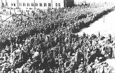 В одном из лагерей для советских военнопленных 1941 г На деле же судьба - фото 5