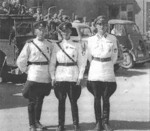 Офицеры Гвардейского батальона РОА перед парадом Псков 22 июня 1943 г В - фото 29