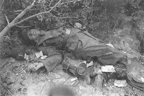 Убитый гитлеровец В первой декаде октября 1943 г началось крупное - фото 39