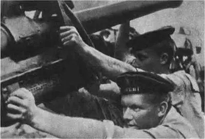 Лидер эсминцев Ташкент готовится в последний поход Севастополь Июнь 1942 г - фото 16