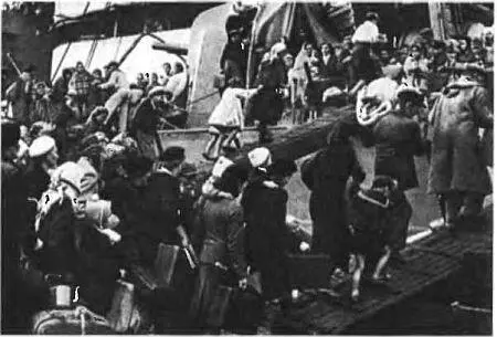 Эвакуация жителей Севастополя кораблями Черноморского флота Июнь 1942 г - фото 17