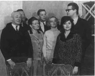 Кузнецовы все вместе 1972 В рабочем кабинете В адмиральском мундире - фото 59