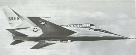 Рис 270 Истребительбомбардировщик YF107A с надфюзеляжным - фото 220