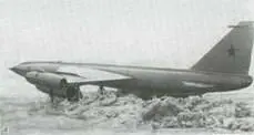 Рис 2103 Стратегический бомбардировщик М50 на аэродроме а и в полете в - фото 256