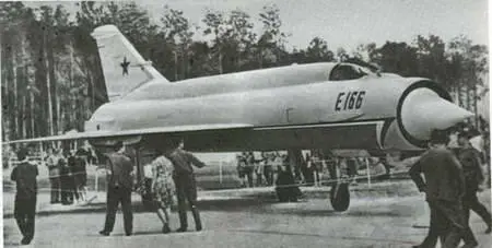 Рис 2105 Рекордный самолет Е166 на аэродроме Домодедово История - фото 259