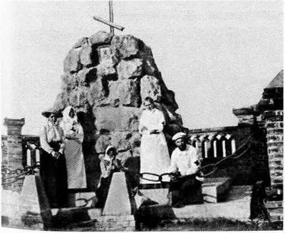 Памятник на братской могиле Харбин Цирк Боровскою - фото 12
