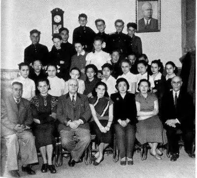 Учителя и девятиклассники 1960 г Русская Пасха в Харбине - фото 30