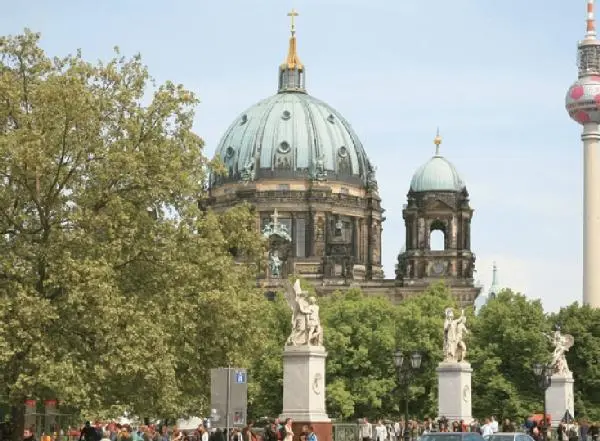 Берлинский собор и телевизионная башня вид с Дворцового моста ОКЕАНАРИУМ - фото 25