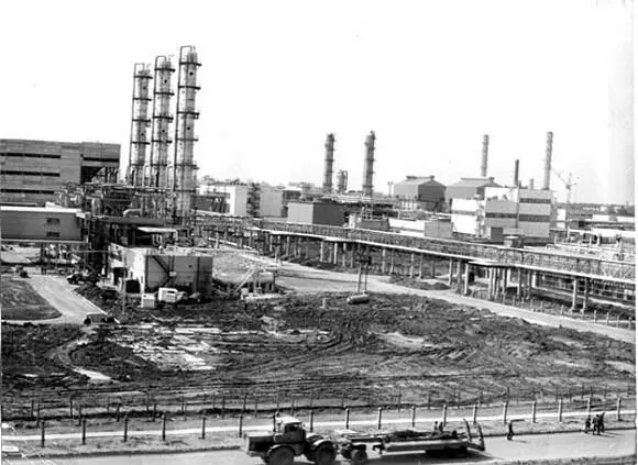 Томск 1983 г Завод метанола слева заканчивается строительство завода - фото 25