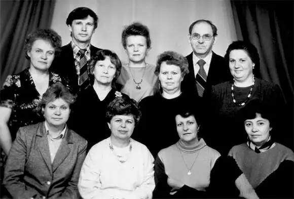 Томск 28051983 г Встреча сокурсников через 20 лет 1й ряд Света - фото 31