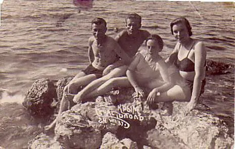 Папа с мамой крайние отдыхают 1952 г Напитки Колымы спирт и шампанское - фото 10