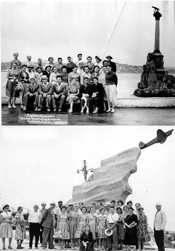 1962 г Севастополь Памятник затопленным кораблям Я сзади слева - фото 22