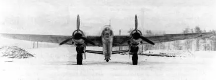 Три фотографии общего вида 62 второй самолет на заводских испытаниях 1945 г - фото 125