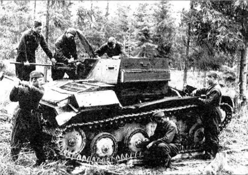 Ремонт танка Т60 Волховский фронт май 1943 года РГАКФД Группа танкистов - фото 28