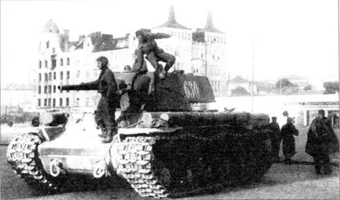 Тяжелый танк KB1 выпуска 1941 года в освобожденном советскими войсками - фото 33