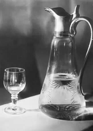 Натюрморт Графин Фото О Кобак 1932 г Оружие маузер пистолет и еще - фото 28
