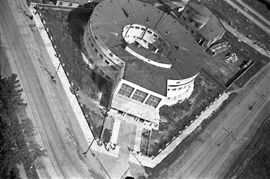 Круглая баня Фото 1931 г Чтобы закончить рассказ о площади Мужества надо - фото 108