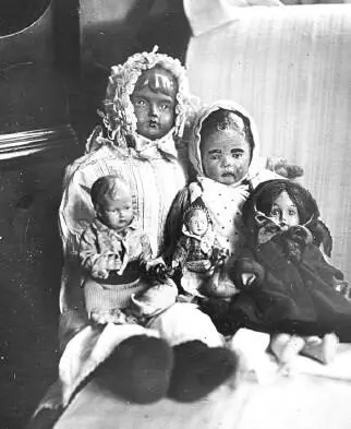 Куклы игрушки Г Гагариной Фото 1937 г Из семейного архива ГФ Гагариной - фото 210