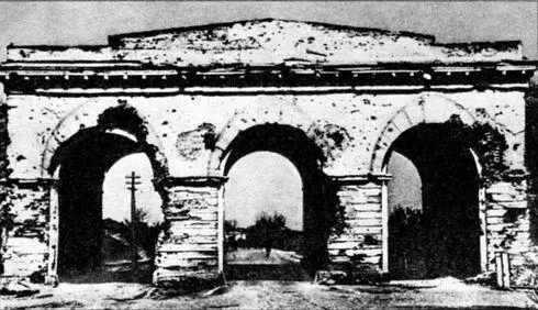 Брестские ворота Цитадели Иначе они назывались Трехарочными воротами Оборону - фото 26