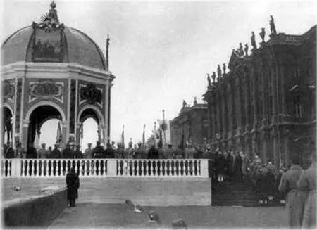Крестный ход 1910е гг Магазин в Пассаже 1910е гг Апраксин двор - фото 10