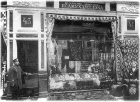 Магазин в Пассаже 1910е гг Апраксин двор 1910е гг Военный парад на - фото 11