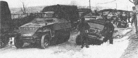Немецкая техника не могла пробраться по забитым дорогам 16 января 1945 года - фото 30