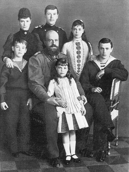 Император Александр III с семьей Надо заметить что Ольге тогда шел 16й год - фото 121