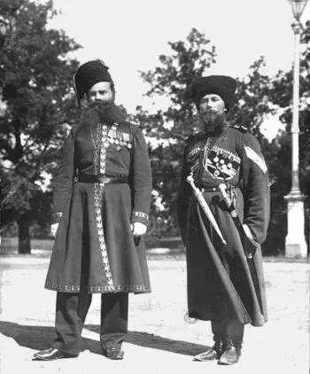 АА Кудиное и НН Пустынников Из числа казаковтелохранителей Собственного - фото 170