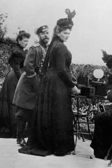 Николай и Александра Федоровна ждущая ребенка Фото 1895 г Позже английские - фото 48