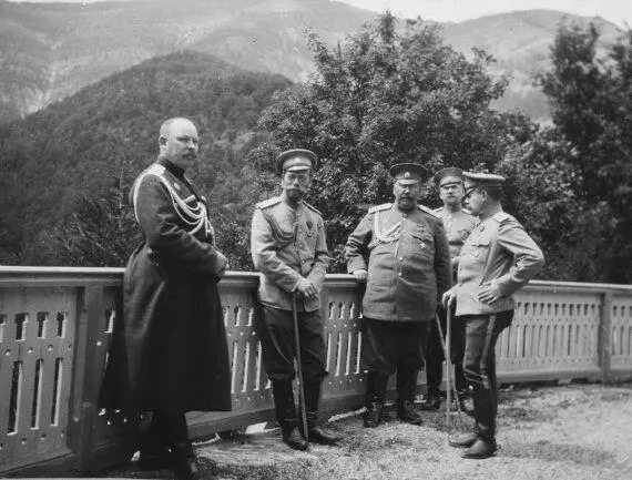 Крым Охотничий домик Справа от императора ВН Орлов первый шофер Николая - фото 92