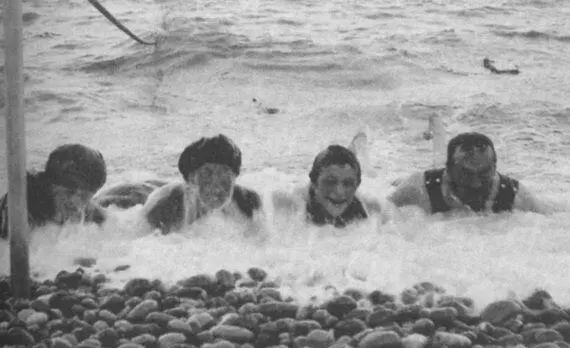 Николай II Александра Федоровна и Ольга Александровна Ливадия Фото 1913 г - фото 169