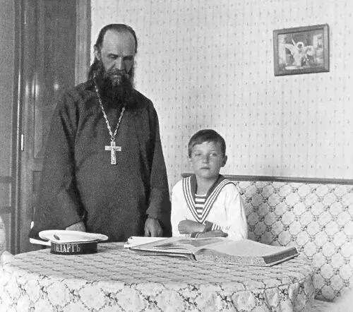 Цесаревич Алексей с отцом Александром Васильевым Фото 1912 г Глава - фото 240