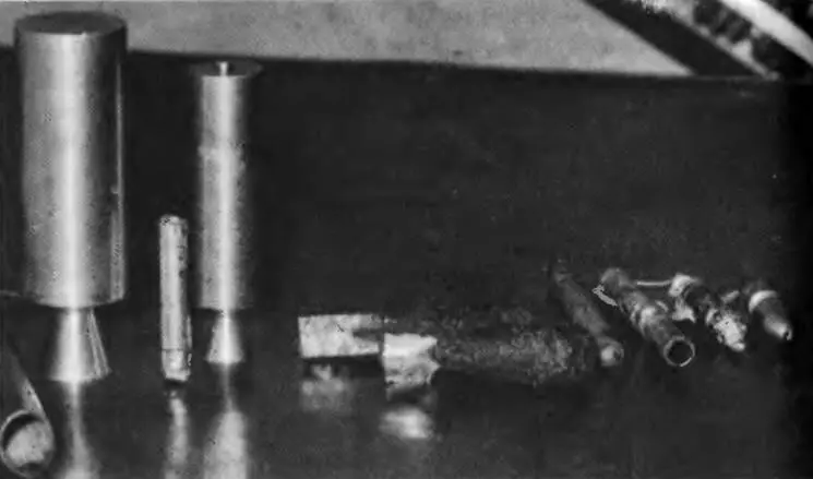 Рис 130 Настоящие ракетные двигатели из металла бомбы ракеты Мучения - фото 31